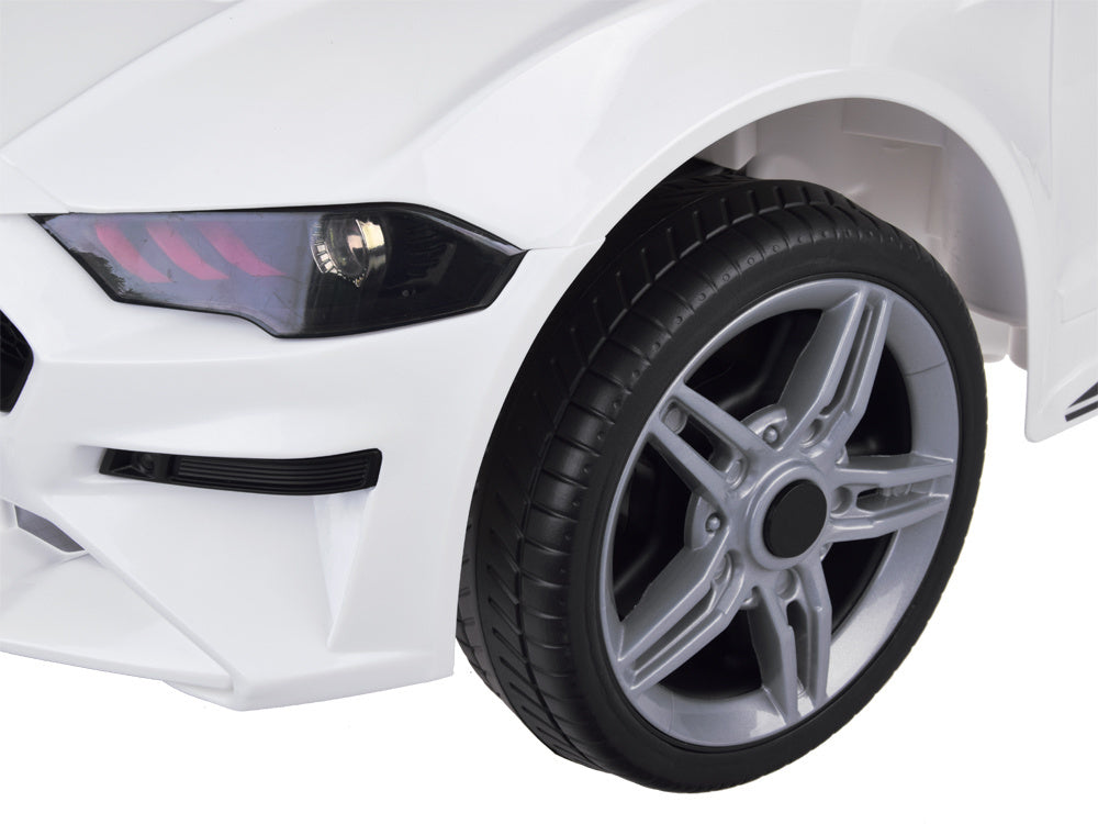 GT automobil aku bijeli