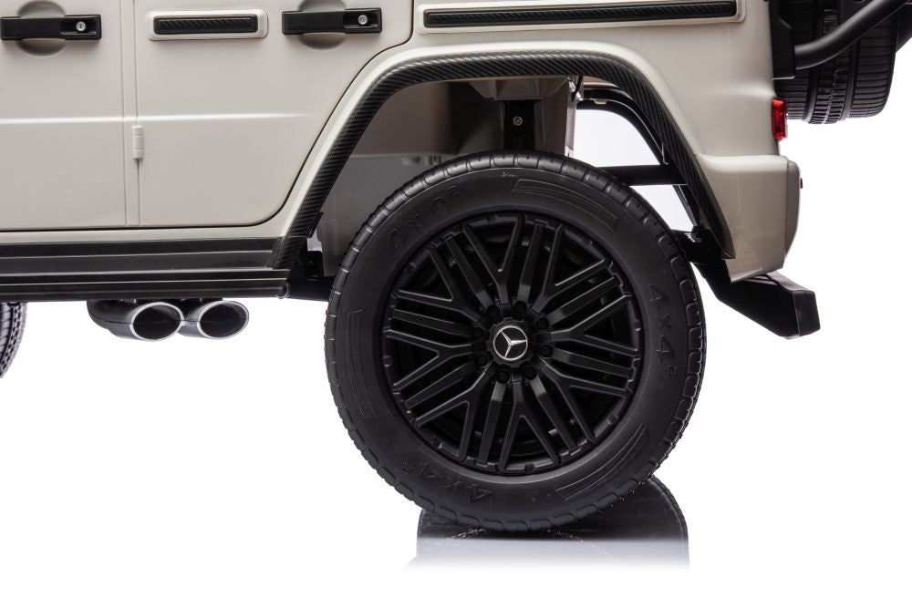 Licencirani auto na akumulator Mercedes G63 XXL 4x4 - dvosjed - bijeli