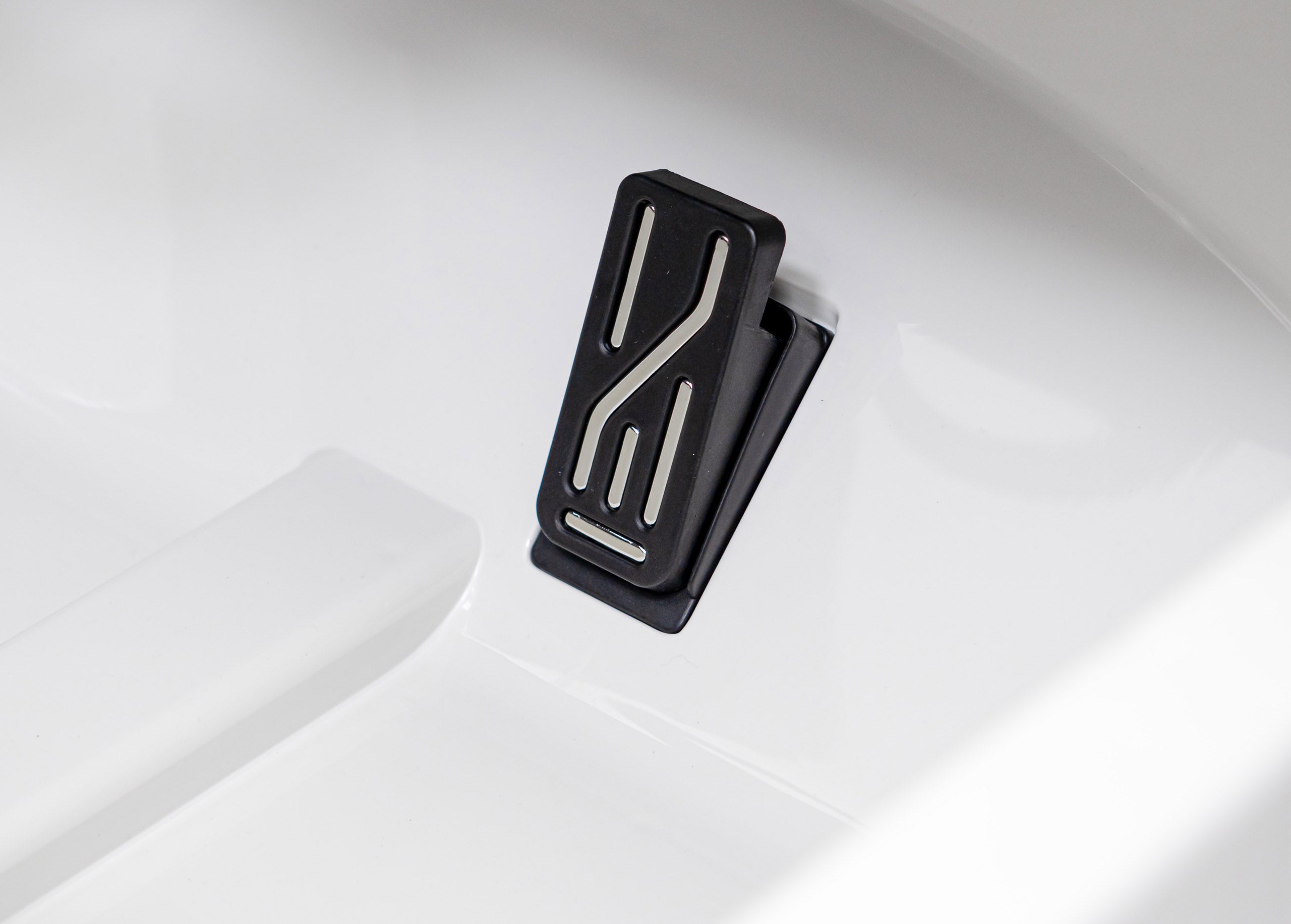 Licencirani auto na akumulator Range Rover SUV Lift - DVOSJED - bijeli