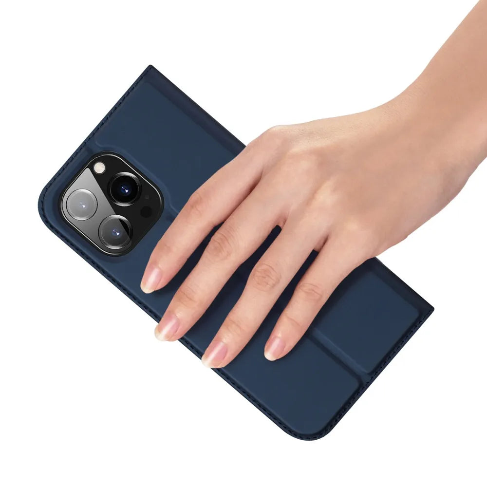 DUX DUCIS Skin Pro – Hladké kožené pouzdro pro Apple iPhone 15 modré