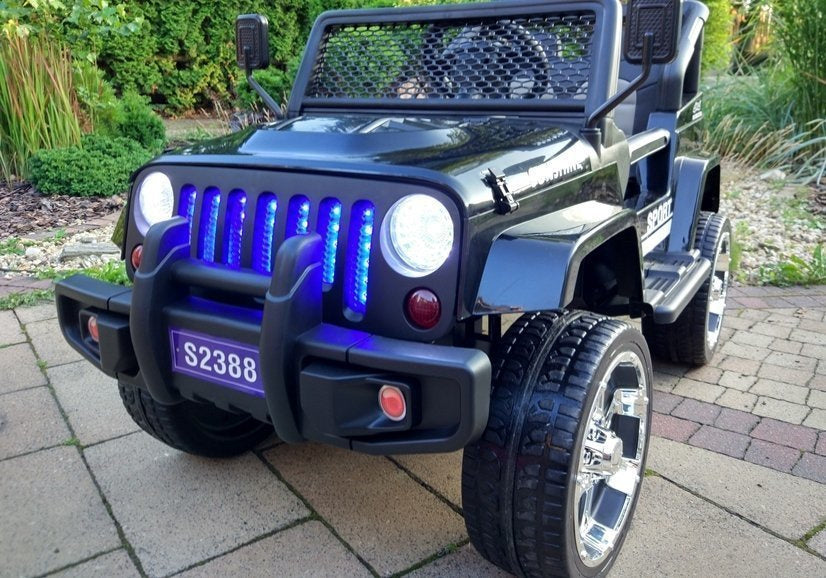 Auto na akumulator S2388 Jeep 4x4 - crni