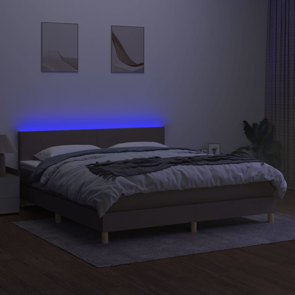 Krevet box spring s madracem LED smeđesivi 180x200 cm tkanina