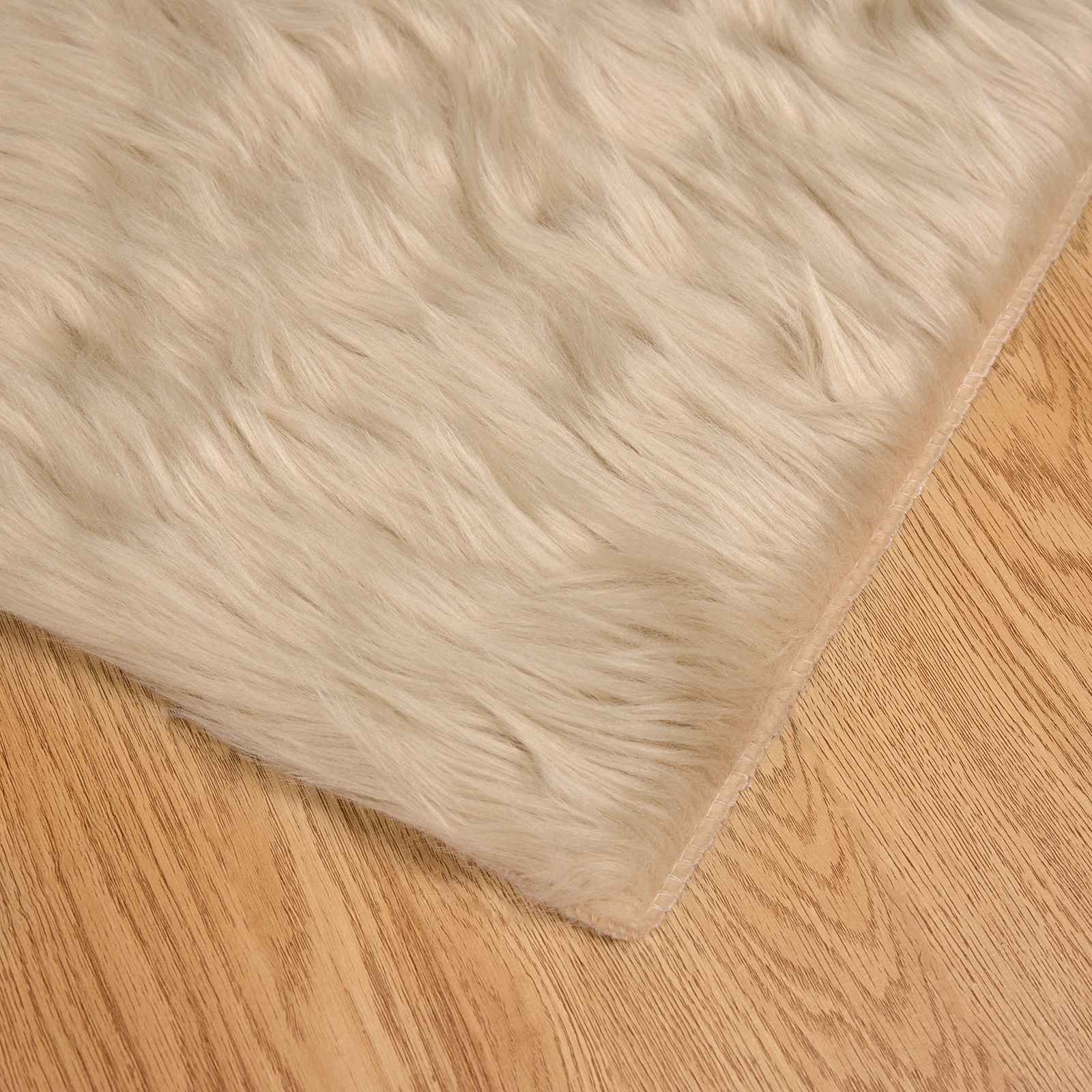 Tepih od umjetne ovčje kože TAFALLA Bež 240 x 240 cm Poliester