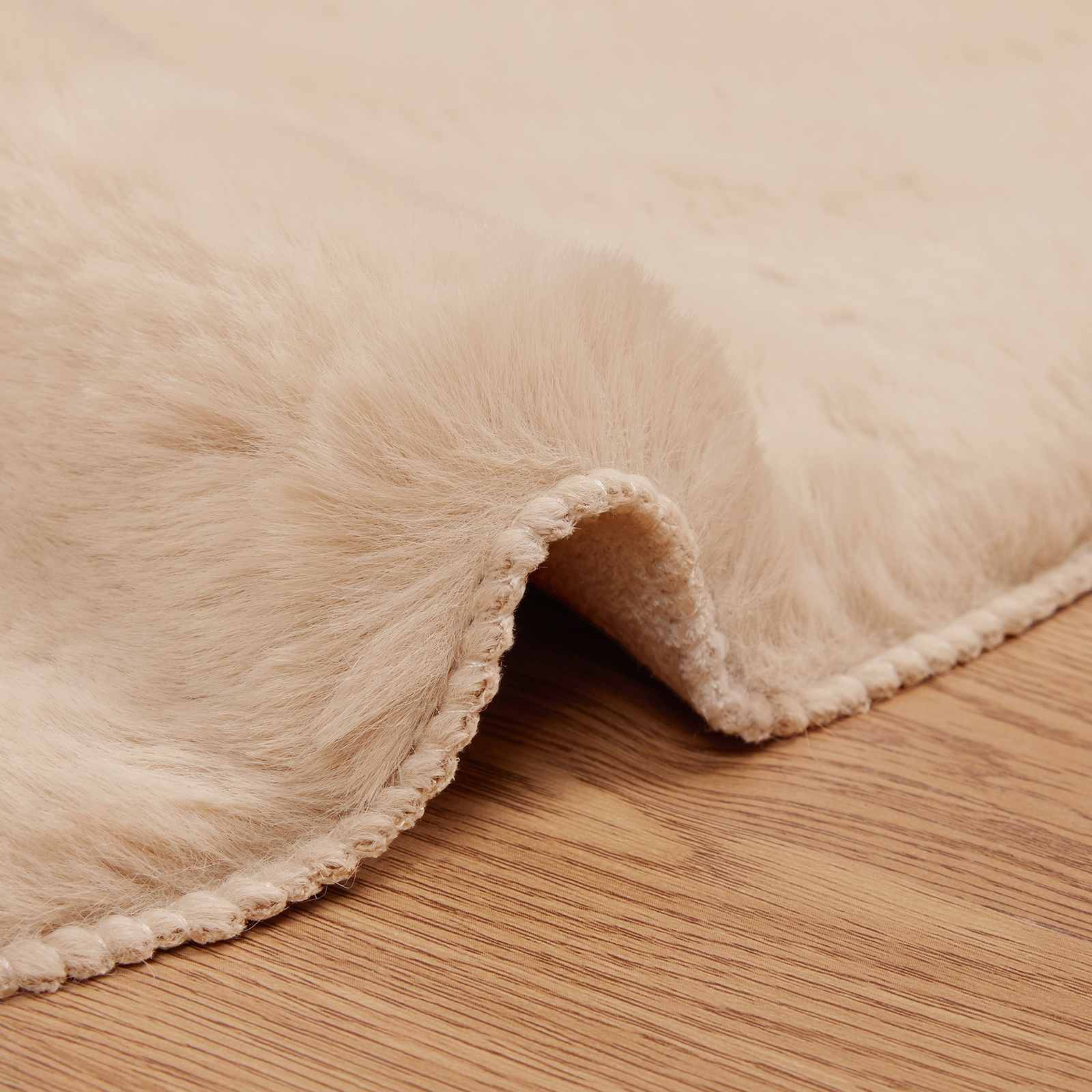 Protuklizni tepih od umjetnog zečjeg krzna OLITE Sivosmeđa