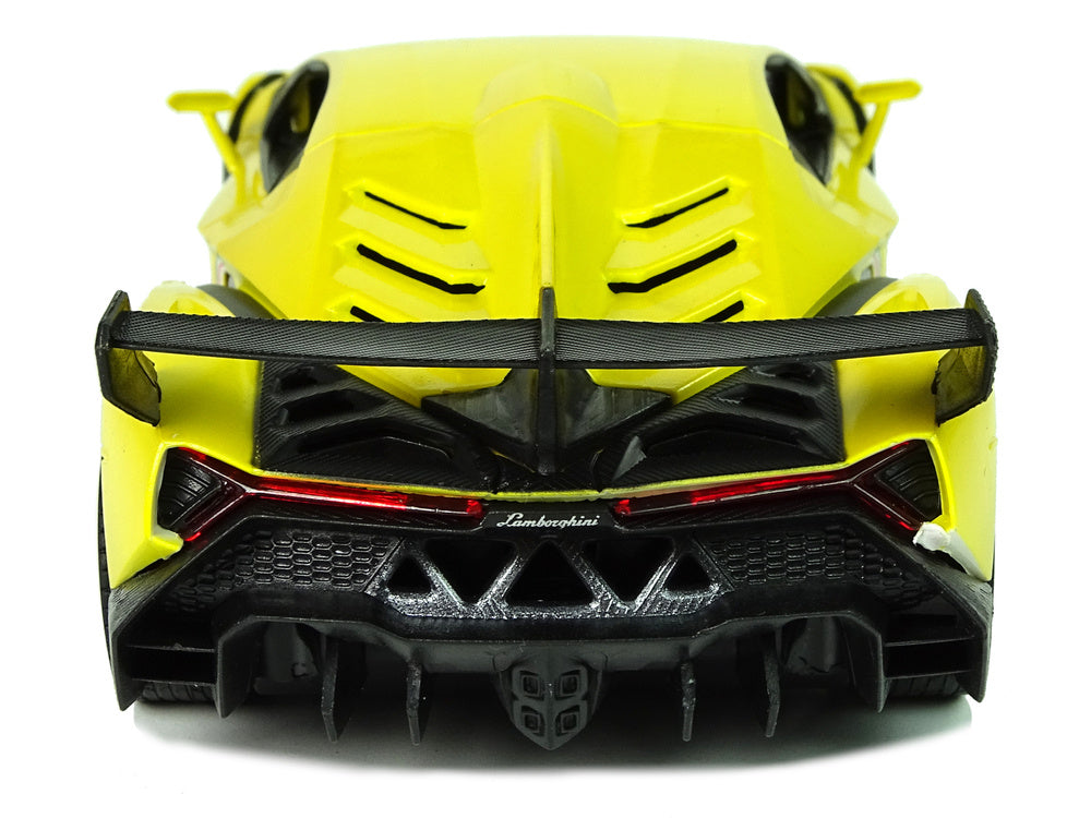 Licencirani auto na daljinsko upravljanje Lamborghini Veneno 2.4 G sa efektima - žuti