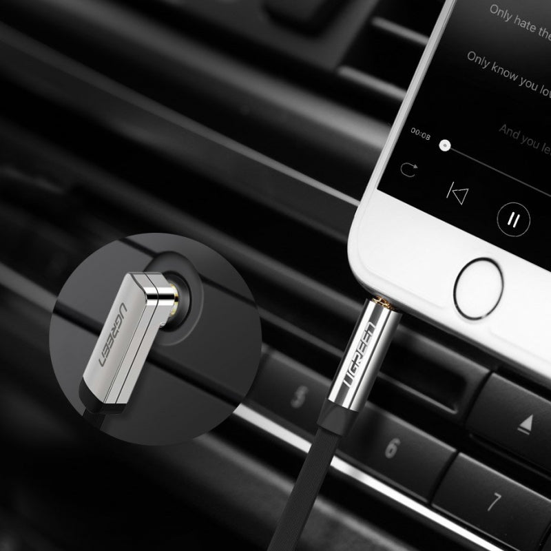 UGREEN 3.5 mm na 3.5 mm audio kabel kutni 1 m crni