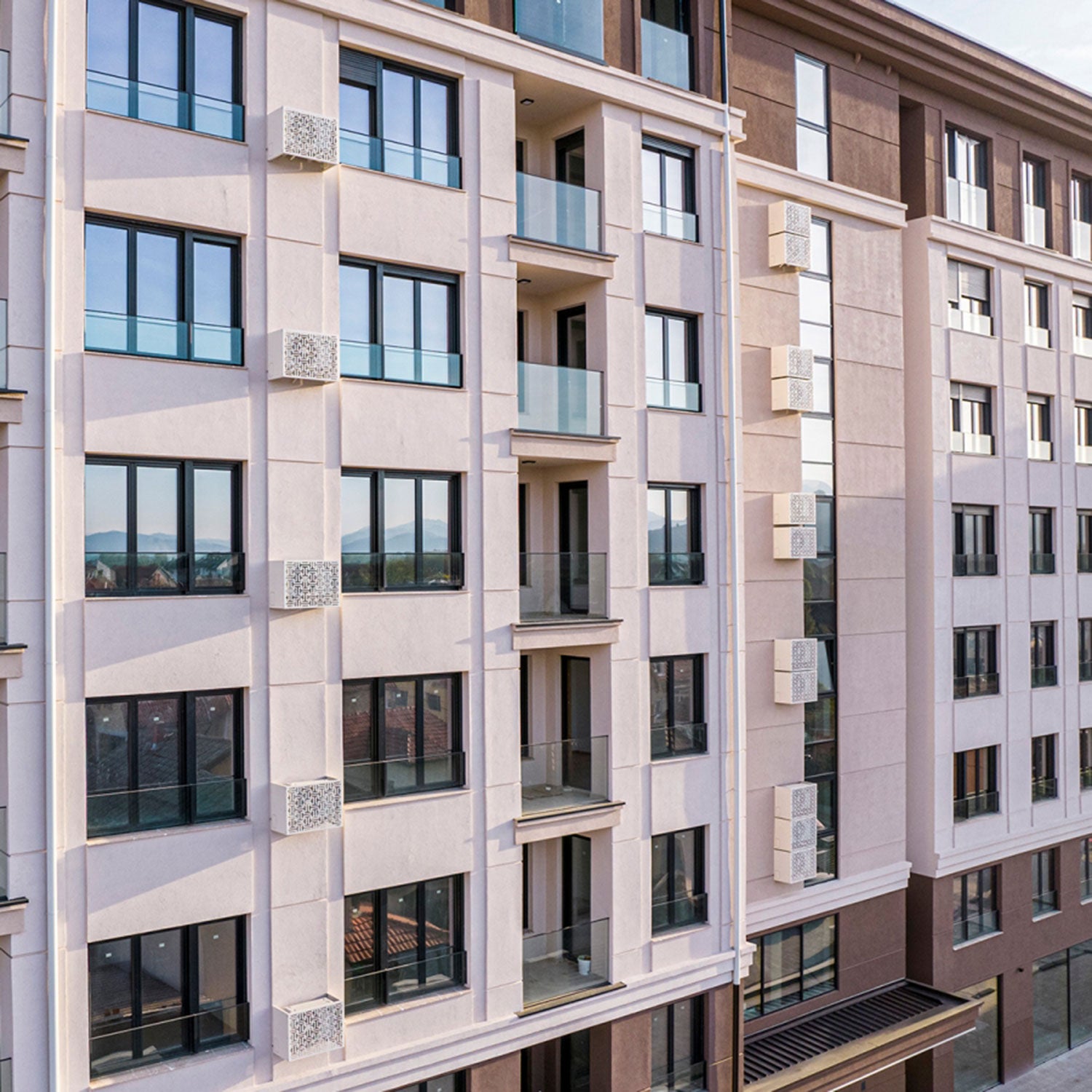 Dekorativna maska za klimo – DMK03 - bela